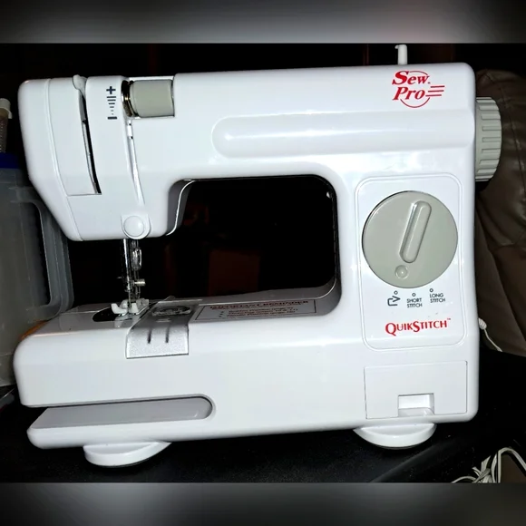 SEW PRO Quick Stitch Sewing Machine VGUC - Picture 1 of 15